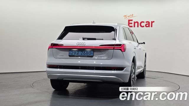 Audi e-tron 2022 — photo 4