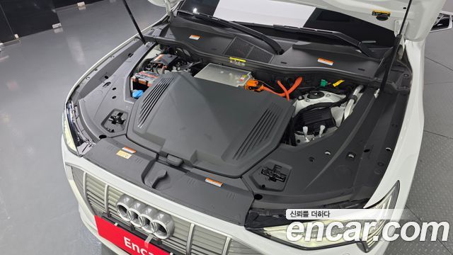 Audi e-tron 2022 — photo 6