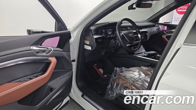 Audi e-tron 2022 — photo 10
