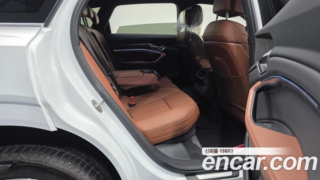 Audi e-tron 2022 — photo 12