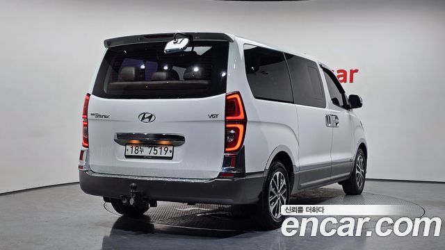 Hyundai Starex 2019 — photo 2