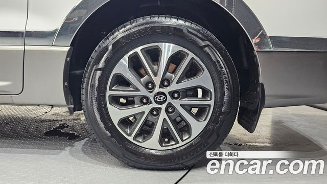 Hyundai Starex 2019 — photo 7