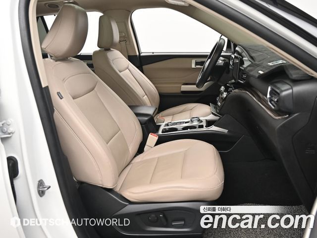 Ford Explorer 2022 — photo 11