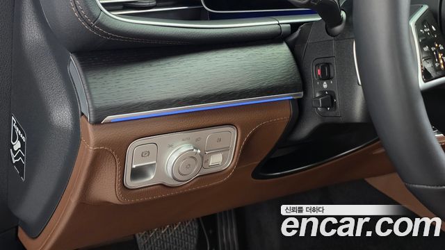 Mercedes-Benz GLE-Class 2025 — photo 19