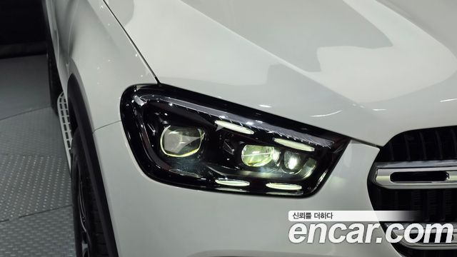 Mercedes-Benz GLE-Class 2025 — photo 8