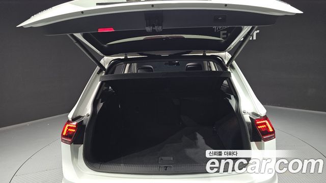 Volkswagen Tiguan 2020 — photo 20
