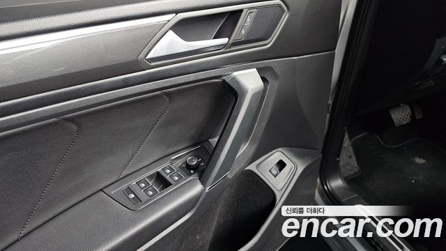 Volkswagen Tiguan 2020 — photo 32