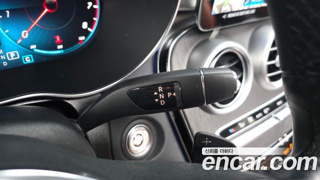 Mercedes-Benz GLC-Class 2023 — photo 12