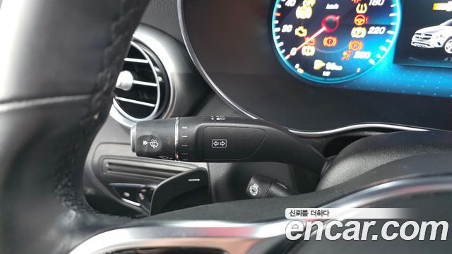 Mercedes-Benz GLC-Class 2023 — photo 28