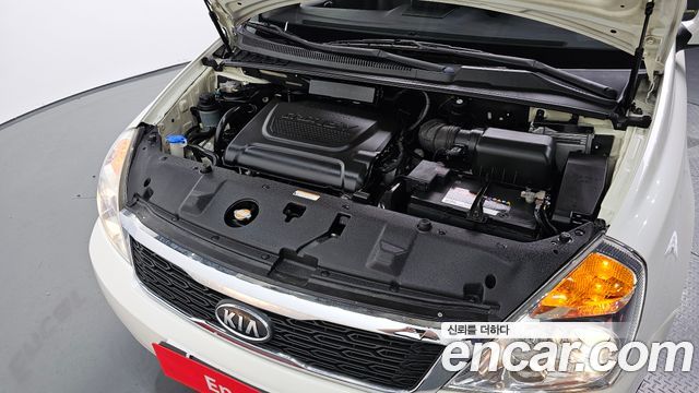 Kia Canival 2011 — photo 6