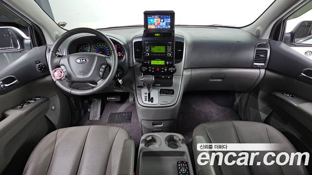 Kia Canival 2011 — photo 10