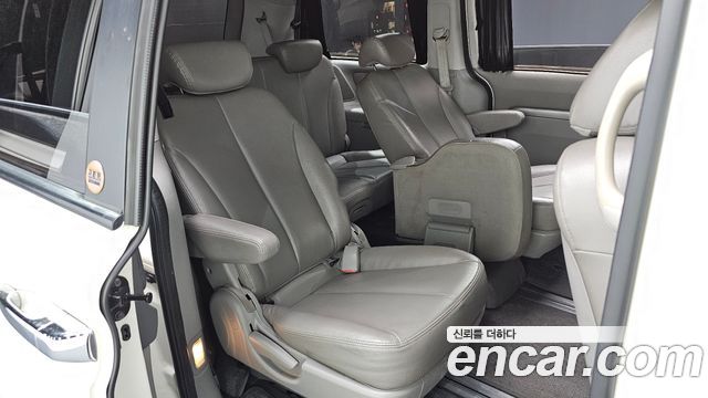Kia Canival 2011 — photo 17