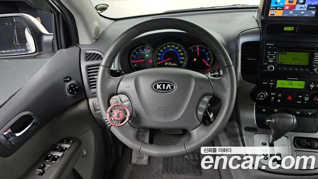 Kia Canival 2011 — photo 19