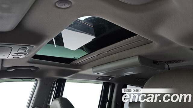 Kia Canival 2011 — photo 24