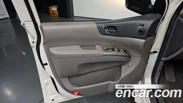 Kia Canival 2011 — photo 14