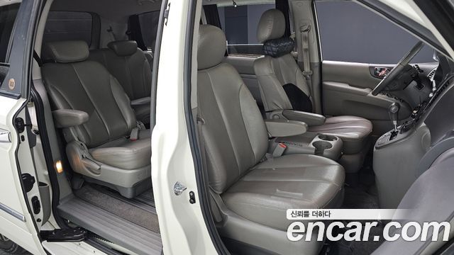 Kia Canival 2011 — photo 16