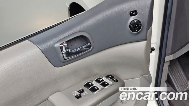 Kia Canival 2011 — photo 30