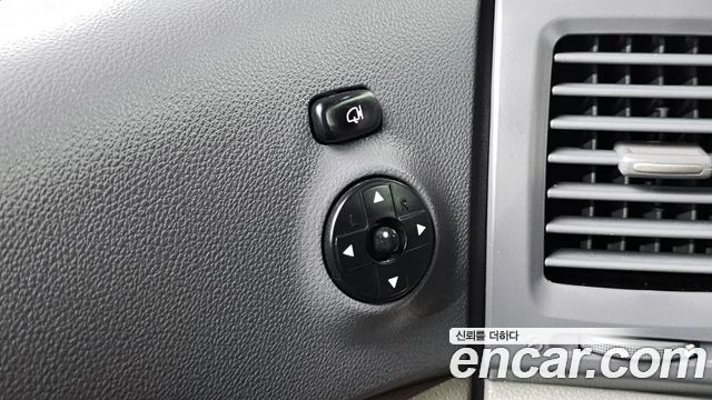 Kia Canival 2011 — photo 32