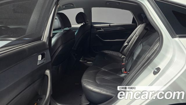 Hyundai Sonata 2017 — photo 18