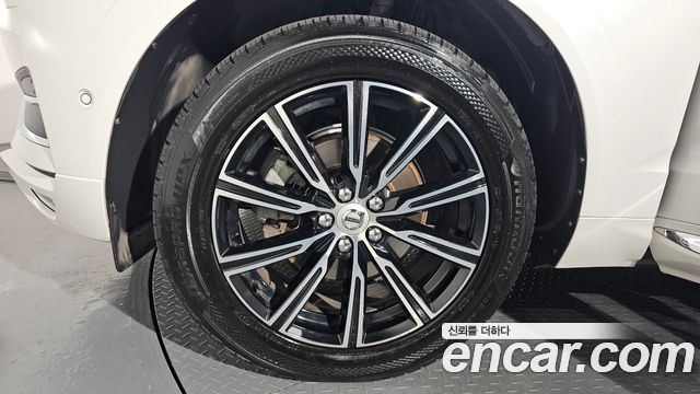 Volvo XC60 2018 — photo 5