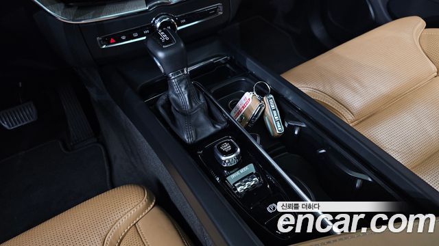 Volvo XC60 2018 — photo 9