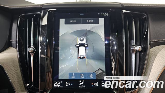 Volvo XC60 2018 — photo 12