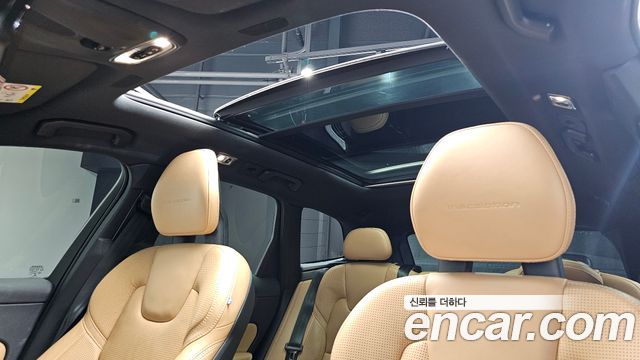 Volvo XC60 2018 — photo 16