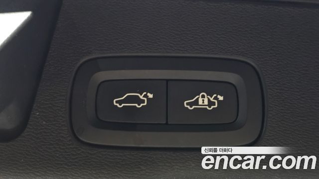 Volvo XC60 2018 — photo 17