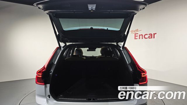 Volvo XC60 2018 — photo 18