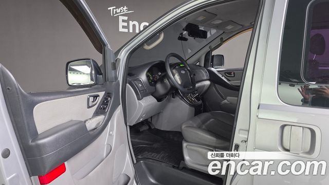 Hyundai Starex 2011 — photo 11