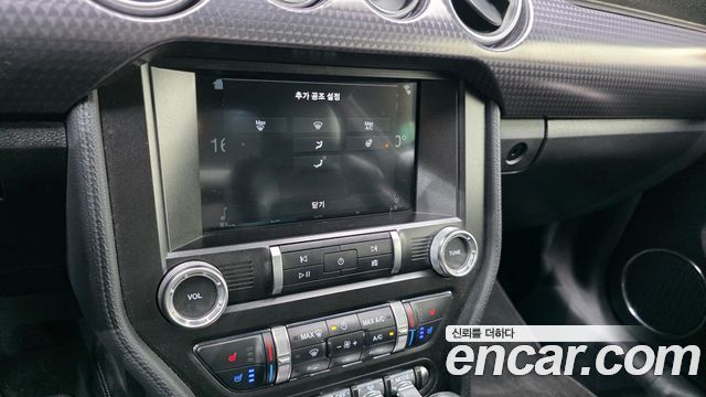 Ford Mustang 2019 — photo 19