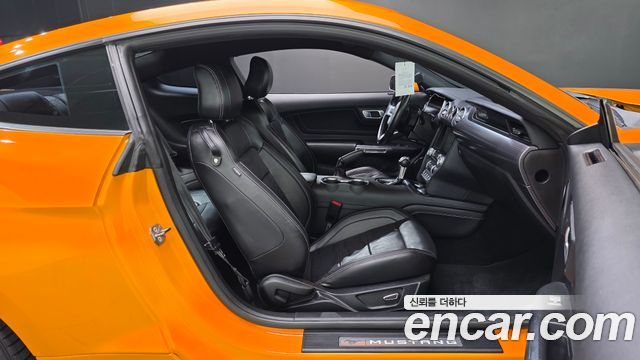 Ford Mustang 2019 — photo 16