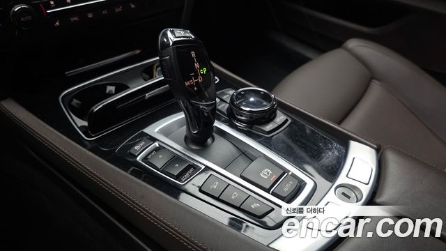 BMW 7-Series 2015 — photo 9