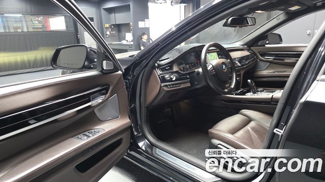 BMW 7-Series 2015 — photo 10
