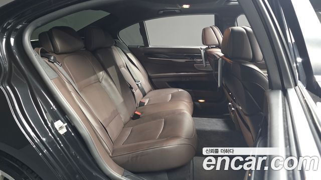 BMW 7-Series 2015 — photo 11