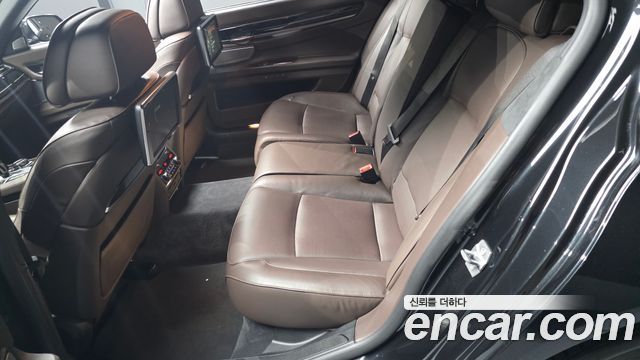 BMW 7-Series 2015 — photo 12