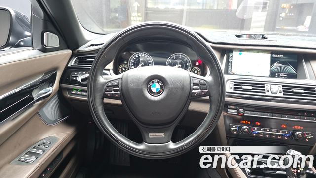BMW 7-Series 2015 — photo 14