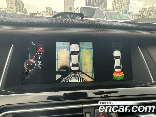 BMW 7-Series 2015 — photo 17
