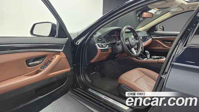 BMW 5-Series 2016 — photo 10