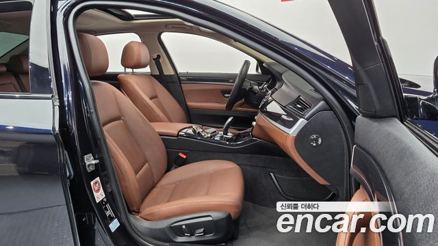 BMW 5-Series 2016 — photo 11