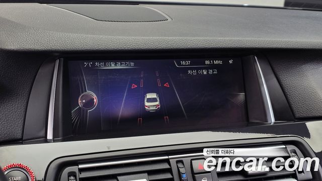 BMW 5-Series 2016 — photo 17