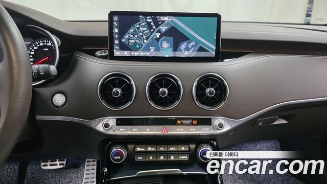 Kia Stinger 2023 — photo 19