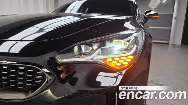Kia Stinger 2023 — photo 8