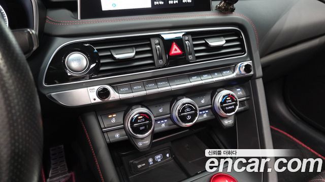 Genesis G70 2019 — photo 23