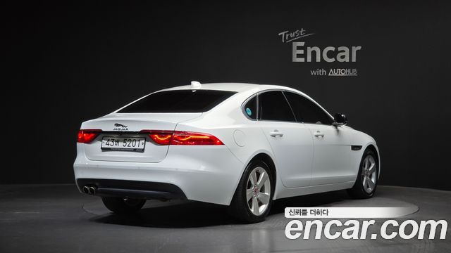 Jaguar XF 2018 — photo 2