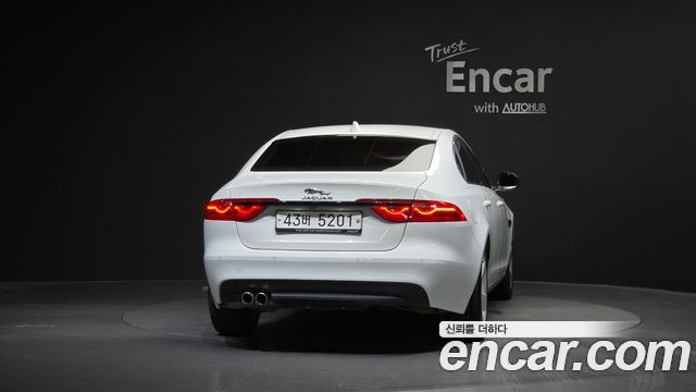Jaguar XF 2018 — photo 4