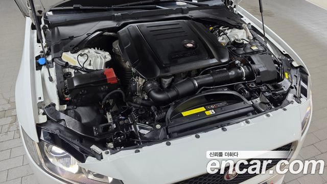 Jaguar XF 2018 — photo 6