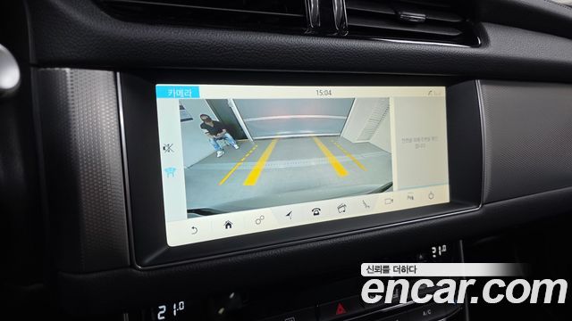 Jaguar XF 2018 — photo 22