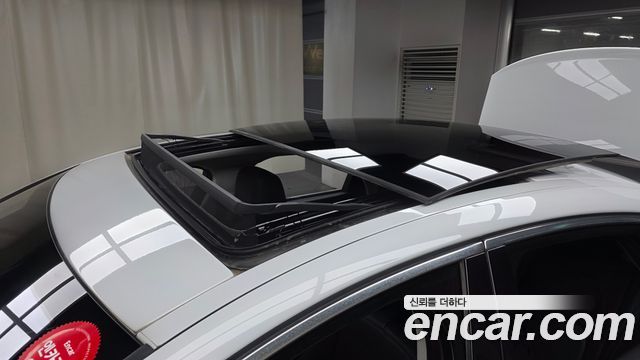 Jaguar XF 2018 — photo 25