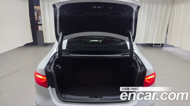 Jaguar XF 2018 — photo 26